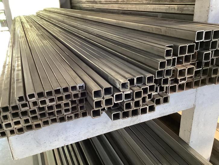 Warmgewalst hoekprofiel, platte strips en vierkante buis., Doe-het-zelf en Verbouw, IJzerwaren en Bevestigingsmiddelen, Nieuw