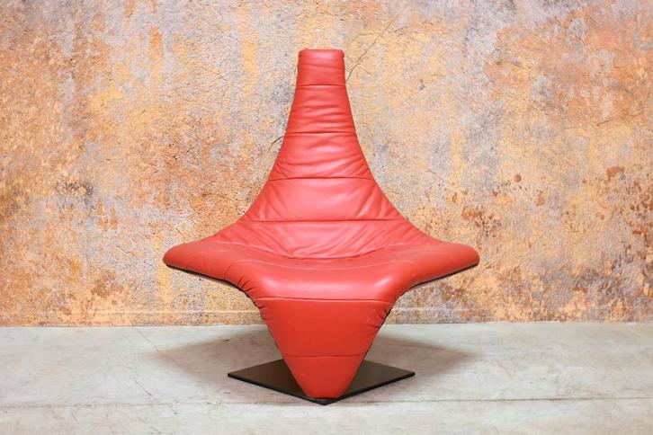 ZGANieuw unieke rode leren Harvink Turner design fauteuil, Huis en Inrichting, Fauteuils, Zo goed als nieuw, Leer, Metaal, 100 tot 125 cm