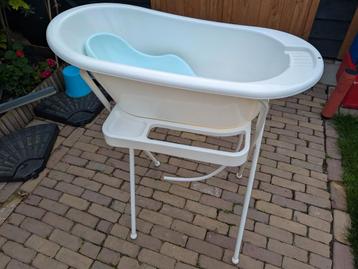 Bébé-jou badje met badverkleiner en standaard beschikbaar voor biedingen