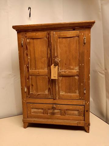 Antiek Grenen Mini Kastje - 61cm hoog beschikbaar voor biedingen
