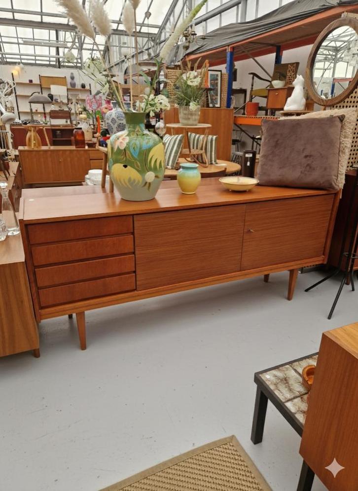 Strak vintage dressoir met twee grote deuren, 200cm, Huis en Inrichting, Kasten | Dressoirs, Gebruikt, 200 cm of meer, 25 tot 50 cm