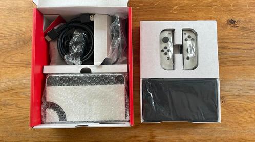 Nintendo Switch OLED wit, Spelcomputers en Games, Spelcomputers | Nintendo Switch, Zo goed als nieuw, Switch OLED, Met 2 controllers