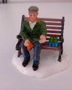 Lemax man op bankje, Lemax figuur voor Kerstdorp, Diversen, Kerst, Ophalen of Verzenden, Nieuw