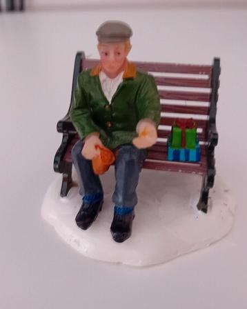 Lemax man op bankje, Lemax figuur voor Kerstdorp beschikbaar voor biedingen