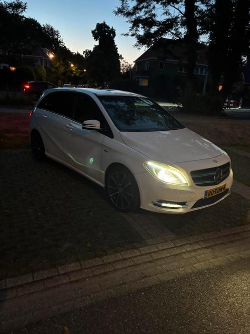 Mercedes-Benz B-Klasse 1.6 B180 5DRS Blue EFF 2012 Wit, Auto's, Mercedes-Benz, Particulier, B-Klasse, Benzine, B, MPV, Handgeschakeld