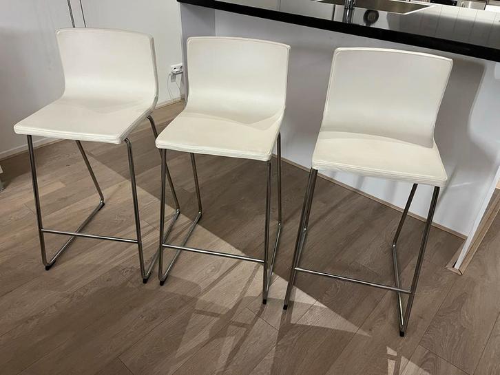 3 Witte Barkrukken Kunstleer/Chroom, Huis en Inrichting, Barkrukken, Gebruikt, 60 tot 90 cm, Kunststof, 3 krukken, Met voetsteun