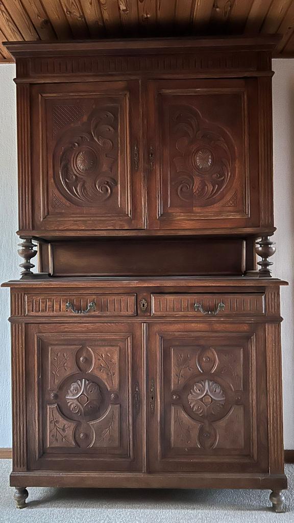 Massief eiken antieke buffetkast met houtsnijwerk, Antiek en Kunst, Antiek | Meubels | Kasten, Ophalen of Verzenden