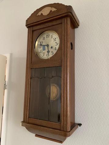 2 Antieke Hangklokken beschikbaar voor biedingen