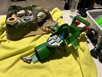 Thunderbirds t2 en t4 en tracey island beschikbaar voor biedingen