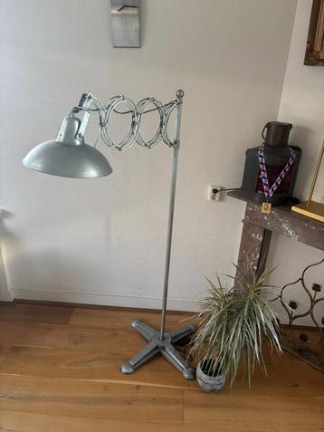 Lamp beschikbaar voor biedingen