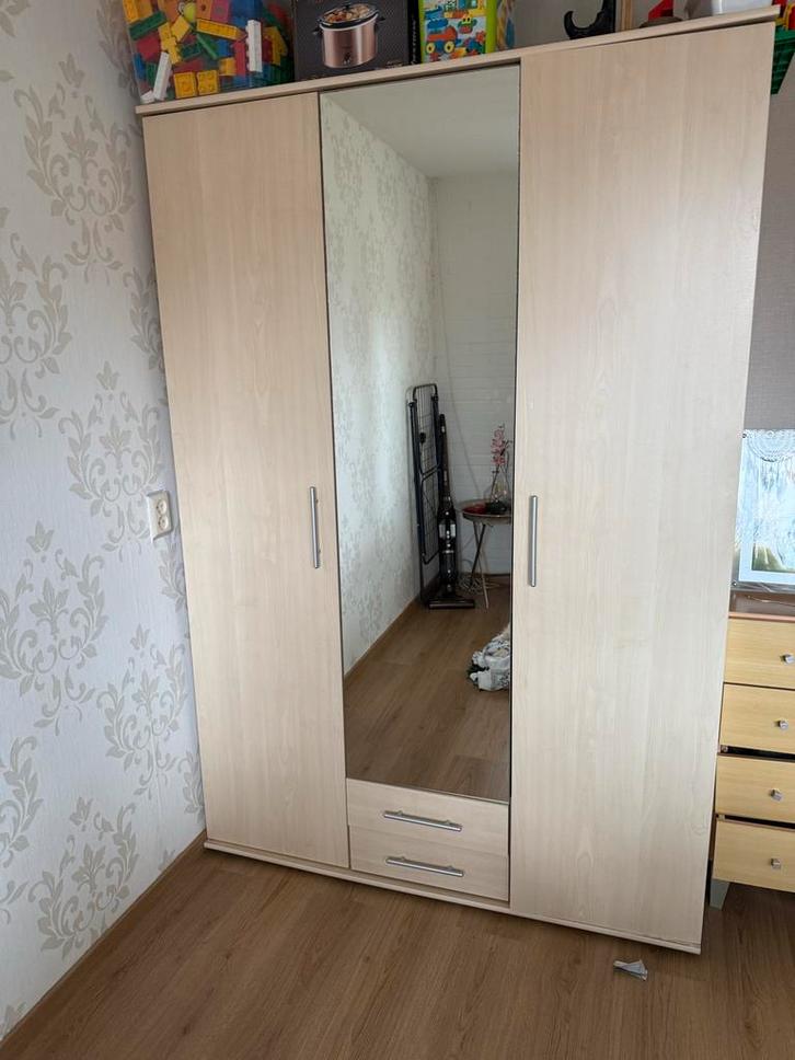 Ruime kledingkast met spiegeldeur, Huis en Inrichting, Kasten | Kledingkasten, Gebruikt, 200 cm of meer, 150 tot 200 cm, 50 tot 75 cm
