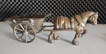 Messing paard en wagen. beschikbaar voor biedingen