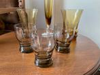 Antieke glaasjes bruin + goud + vaasje, Antiek en Kunst, Antiek | Glas en Kristal, Ophalen of Verzenden