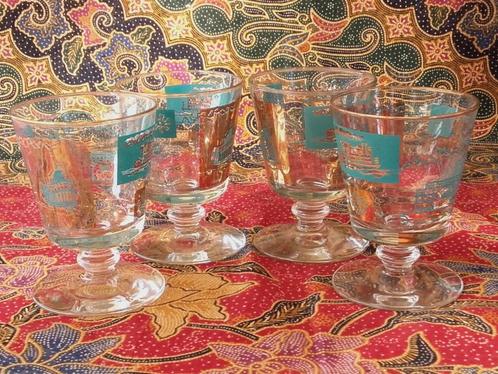Vier mooie oude vintage glazen uit Amerika 11 cm., Antiek en Kunst, Antiek | Glas en Kristal, Ophalen of Verzenden