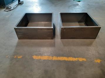 Nieuwe cortenstalen plantenbakken/bloembakken 100x100x40 beschikbaar voor biedingen