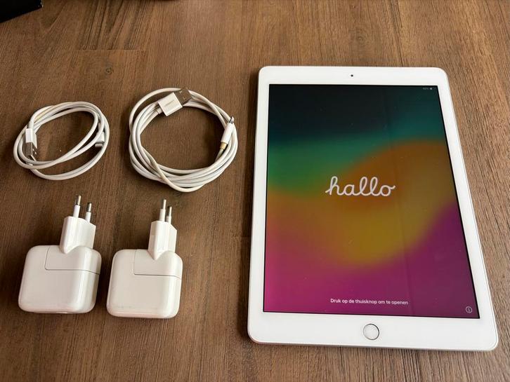 Apple iPad 6e Generatie - 32 Gb - wit - 2 laders en kabels, Computers en Software, Apple iPads, Gebruikt, Apple iPad, Wi-Fi, 9 inch