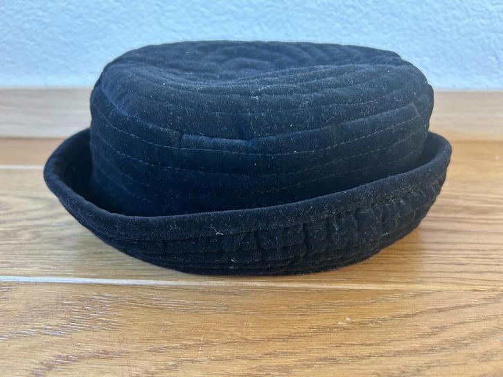 Leuk zwart hoedje maat 57, Kleding | Dames, Hoeden en Petten, Zo goed als nieuw, Hoed, 56 of 57 cm (M, 7 of 7⅛ inch), Ophalen of Verzenden