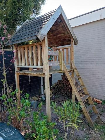 houten kinder speelhuis beschikbaar voor biedingen