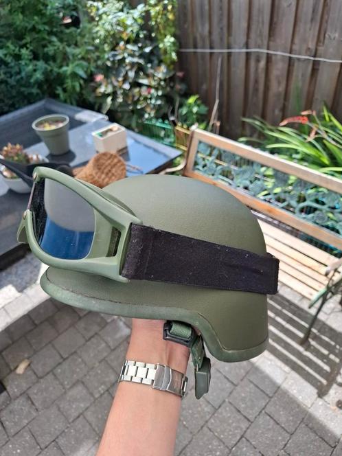 M95 kevlar helm, Verzamelen, Militaria | Algemeen, Landmacht, Helm of Baret, Nederland, Ophalen of Verzenden