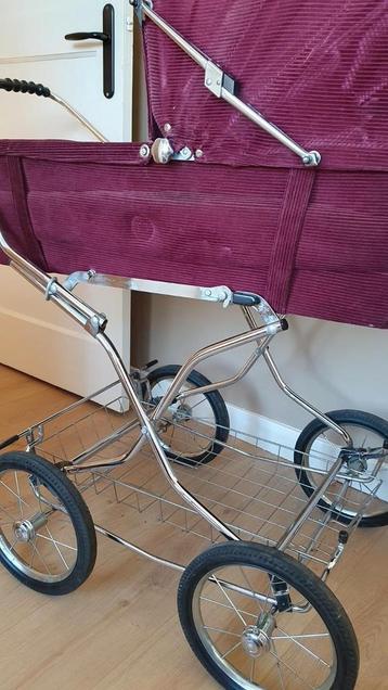 Retro Kinderwagen beschikbaar voor biedingen