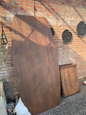 Eet tafel beschikbaar voor biedingen