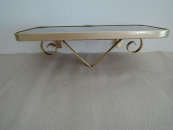 Klein planchet met rookglas beschikbaar voor biedingen