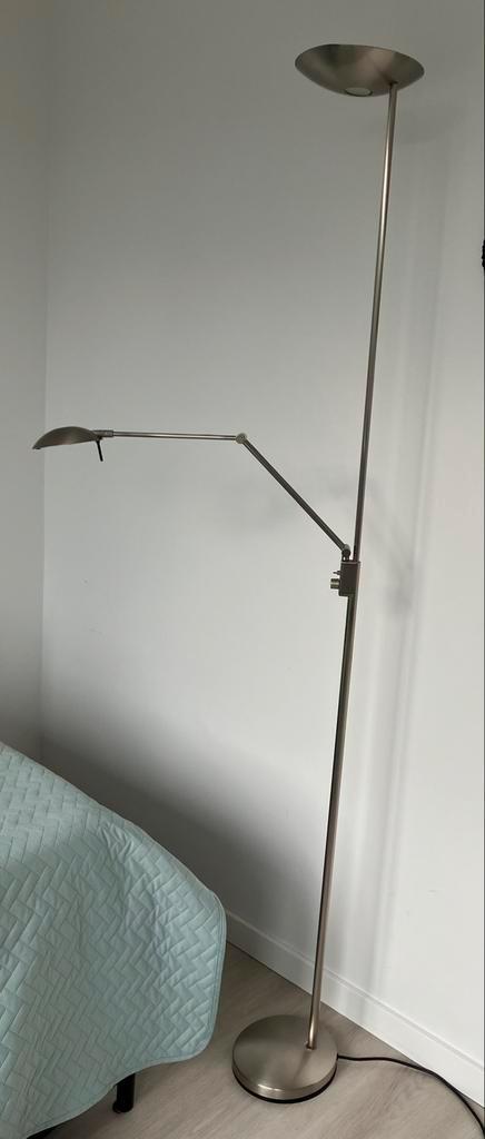 Vloerlamp Estiluz P-1127 te koop, Huis en Inrichting, Lampen | Vloerlampen, Gebruikt, 150 tot 200 cm, Metaal, Ophalen