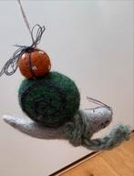 Vilten hanger Dille en Kamille, Ophalen of Verzenden, Zo goed als nieuw, Figuurtje(s), Wolvilt