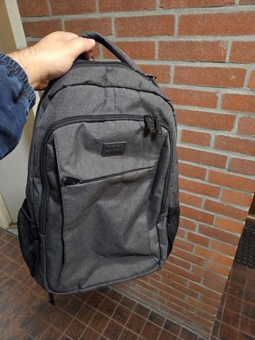 TRVLMORE Rugzak met 17,3 Inch Laptopvak - Spatwaterdicht beschikbaar voor biedingen