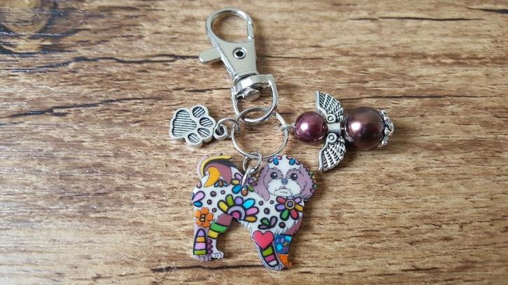 Sleutelhanger Maltezer Shih tzu cartoon met beschermengeltje, Dieren en Toebehoren, Honden-accessoires, Nieuw, Verzenden