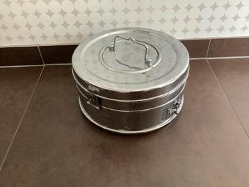 Vintage sterilisatiedoos beschikbaar voor biedingen