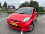 Daihatsu Sirion 2 1.3-16V Comfort AIRCO LMV HOGE INSTAP !, Auto's, Daihatsu, Voorwielaandrijving, Stof, Gebruikt, 4 cilinders