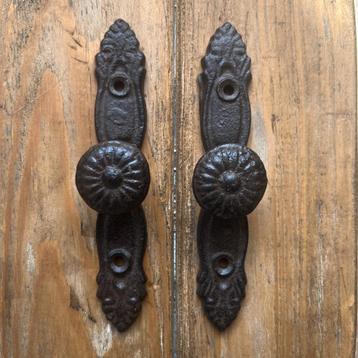 Deurknop gietijzer bruin, brocante meubelbeslag set van 2 beschikbaar voor biedingen