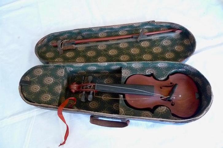 kleine viool + strijkstok in koffer jaren 30, Muziek en Instrumenten, Strijkinstrumenten | Violen en Altviolen, Gebruikt, Viool
