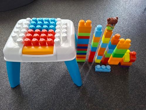 Mega bloks tafeltje met bouwstenen, Kinderen en Baby's, Speelgoed | Vtech, Zo goed als nieuw, 6 maanden tot 2 jaar, Ophalen