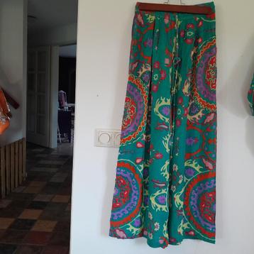 gold & silver broek  beschikbaar voor biedingen