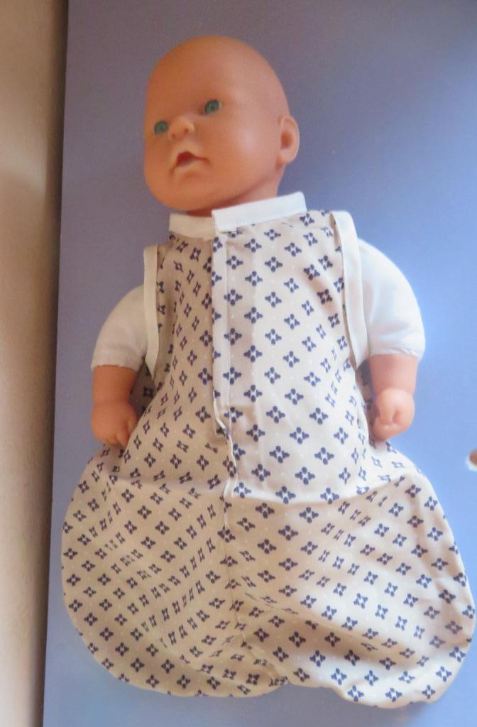 Chou Chou pop 36c poppenkleertjes poppenkleding slaapzak15, Kinderen en Baby's, Speelgoed | Poppen, Nieuw, Babypop, Ophalen of Verzenden