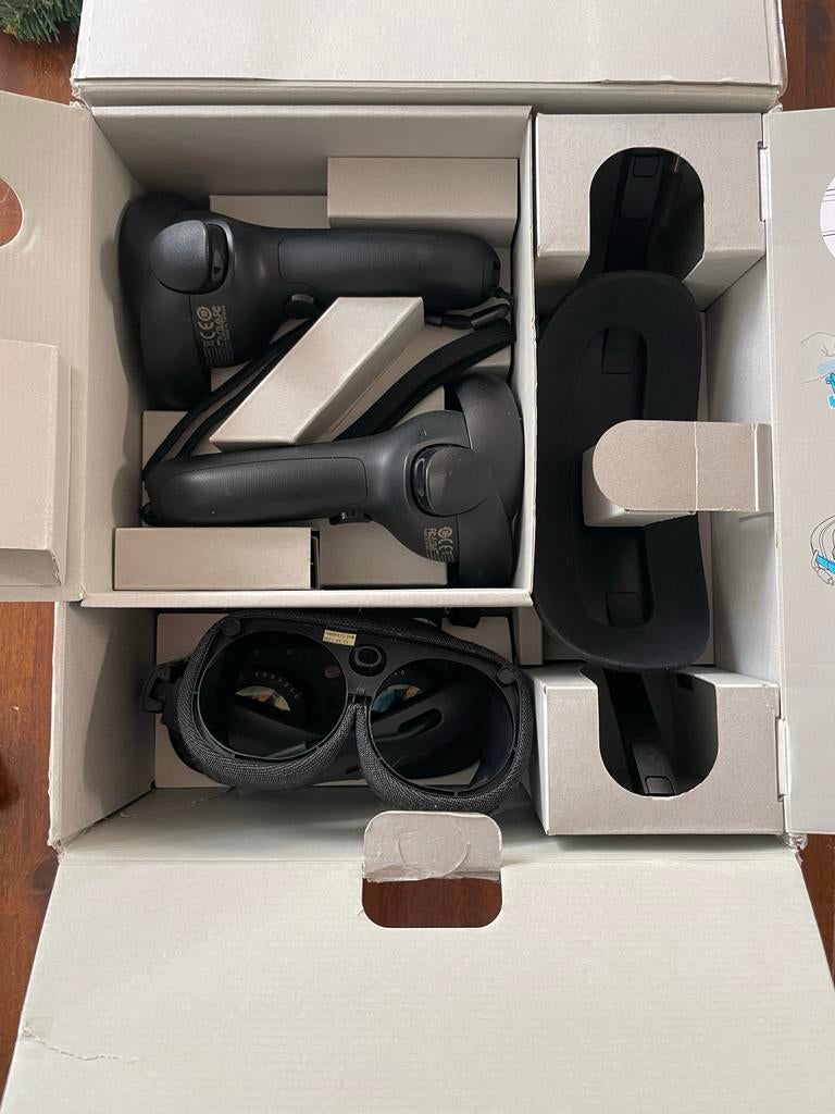 HTC Vive XR VR-Bril - Zo goed als nieuw!, Spelcomputers en Games, Virtual Reality, Ophalen of Verzenden, Zo goed als nieuw, VR-bril