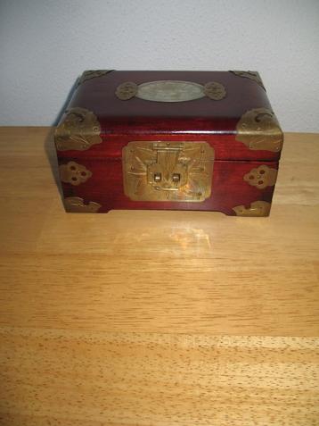 Sieraden Doosje *Rozenhout Koperbeslag en Jade Vintage beschikbaar voor biedingen