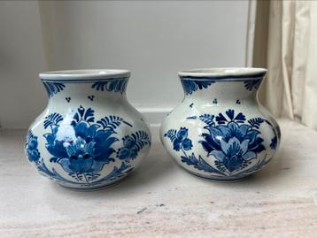 Set delftsblauwe vaasjes 8,5 cm hoog BW& CA porceleyne fles beschikbaar voor biedingen
