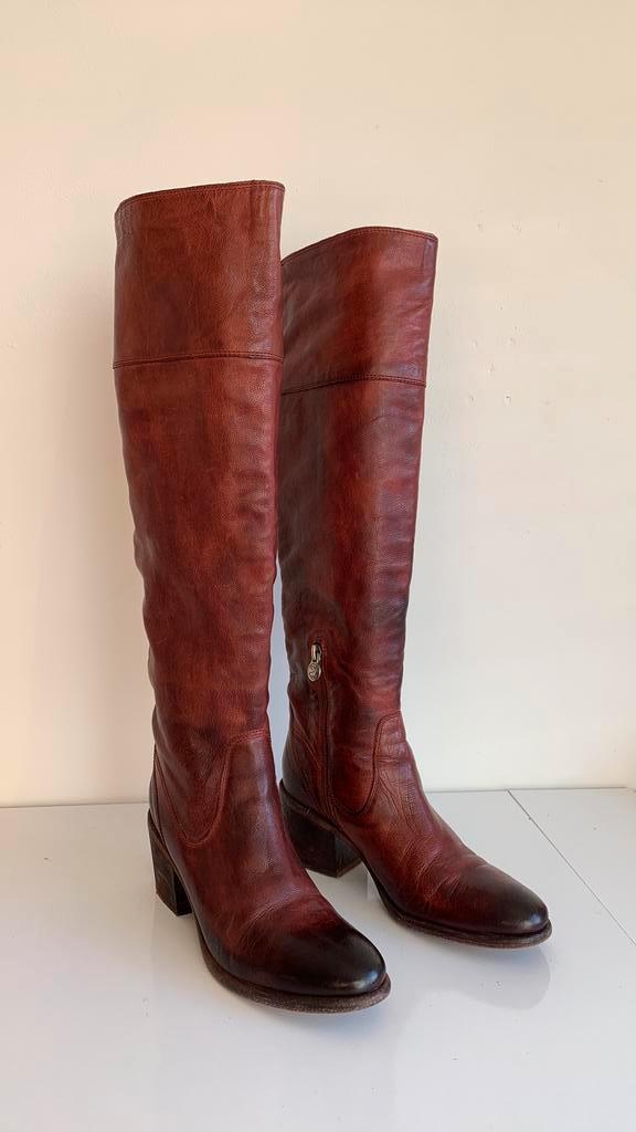Prachtige wijnrode hoge design laarzen Pakros, maat 38, Kleding | Dames, Schoenen, Zo goed als nieuw, Hoge laarzen, Rood, Ophalen of Verzenden