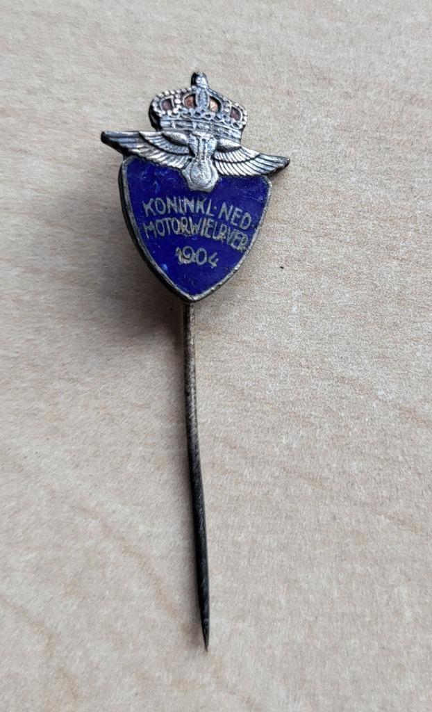 KNMV emaille speldje, Verzamelen, Speldjes, Pins en Buttons, Gebruikt, Speldje of Pin, Overige onderwerpen, Ophalen of Verzenden