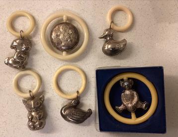 Verzameling vintage rammelaars beschikbaar voor biedingen