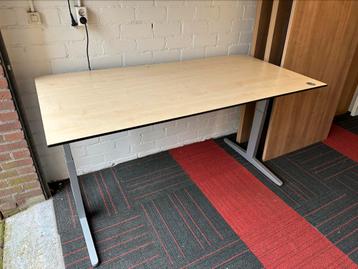 Ahrend elektrisch verstelbaar bureau 160cm.  beschikbaar voor biedingen