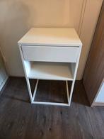 Vikhammer nachtkastje - Wit met lade, Huis en Inrichting, Ophalen, Minder dan 45 cm, Zo goed als nieuw, Minder dan 55 cm