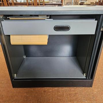 Ahrend Hangmappen kast, met sleutel