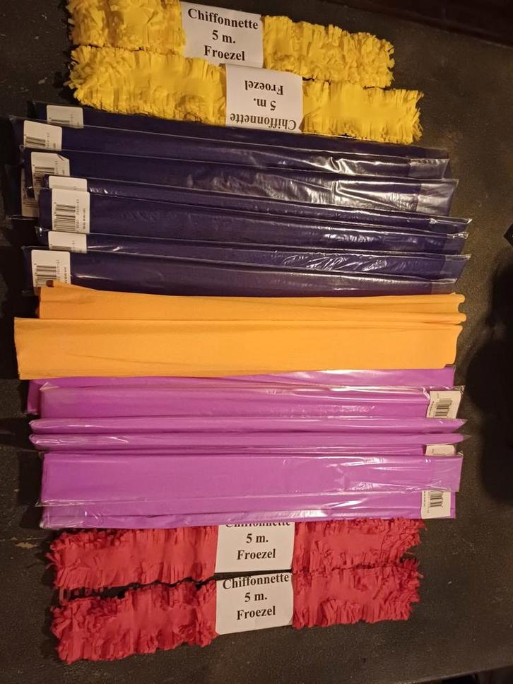 Grote partij Crepepapier & Chiffonnette - Diverse Kleuren, Hobby en Vrije tijd, Knutselen, Nieuw, Materiaal, Ophalen of Verzenden