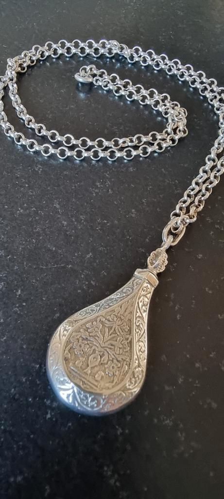 Zilveren vintage ketting met rijk gedecoreerde parfumhanger, Sieraden, Tassen en Uiterlijk, Kettingen, Zo goed als nieuw, Zilver