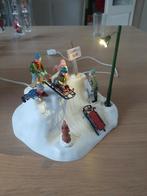 Lemax kerstdorp slee helling miniatuur, Diversen, Kerst, Ophalen of Verzenden, Zo goed als nieuw