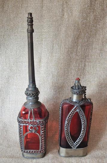  Twee parfumflessen Campomar Spanje, decoratief filigraan beschikbaar voor biedingen